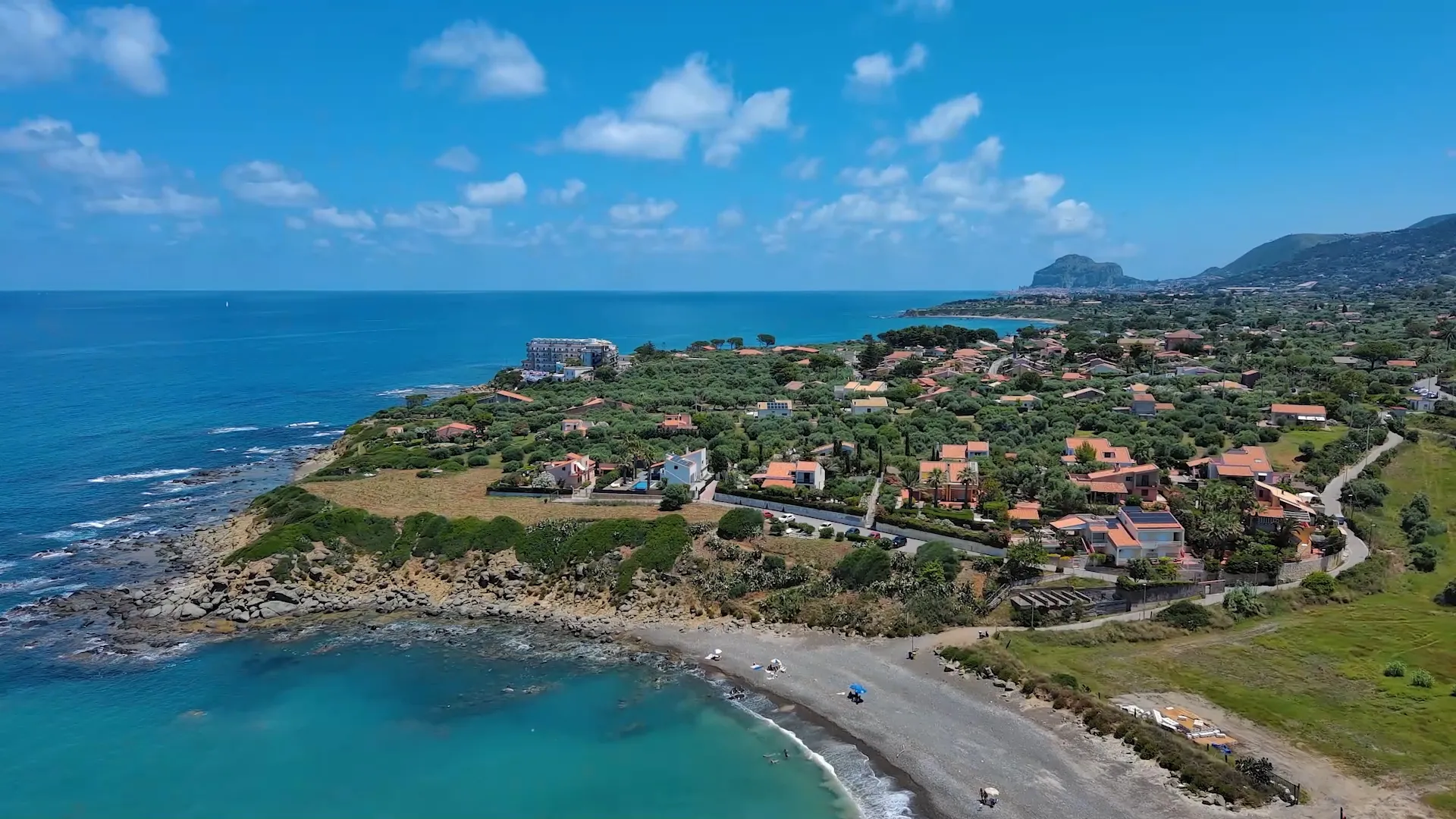 Vivi una vacanza da sogno nelle nostre ville in Sicilia con piscina a Cefalù.
