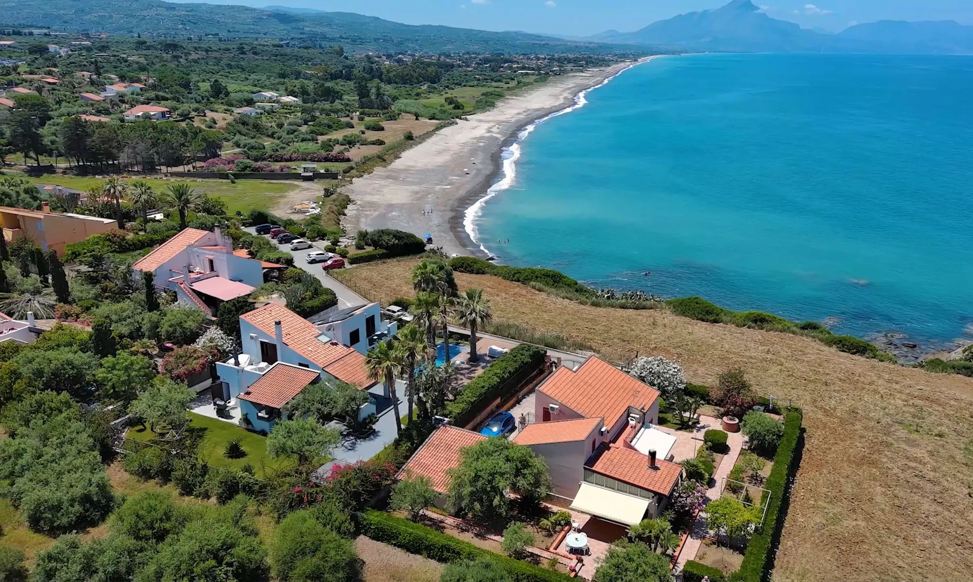Villa con piscina a Cefalù, Capo Playa, con accesso diretto al mare.