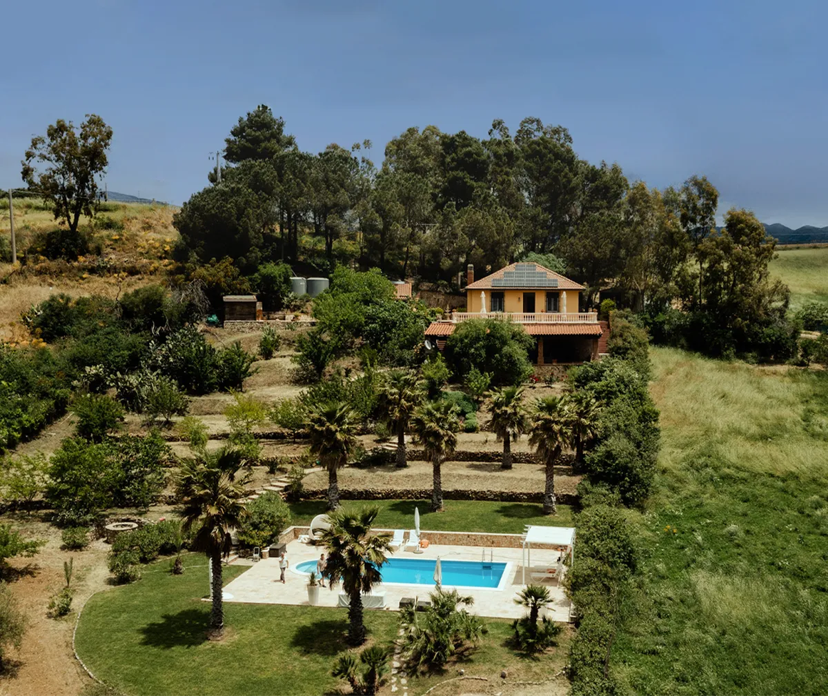 Vivi una vacanza da sogno nelle nostre ville in Sicilia con piscina: tra Cefalù e Caltavuturo, potrai vivere il vero lusso del relax siciliano